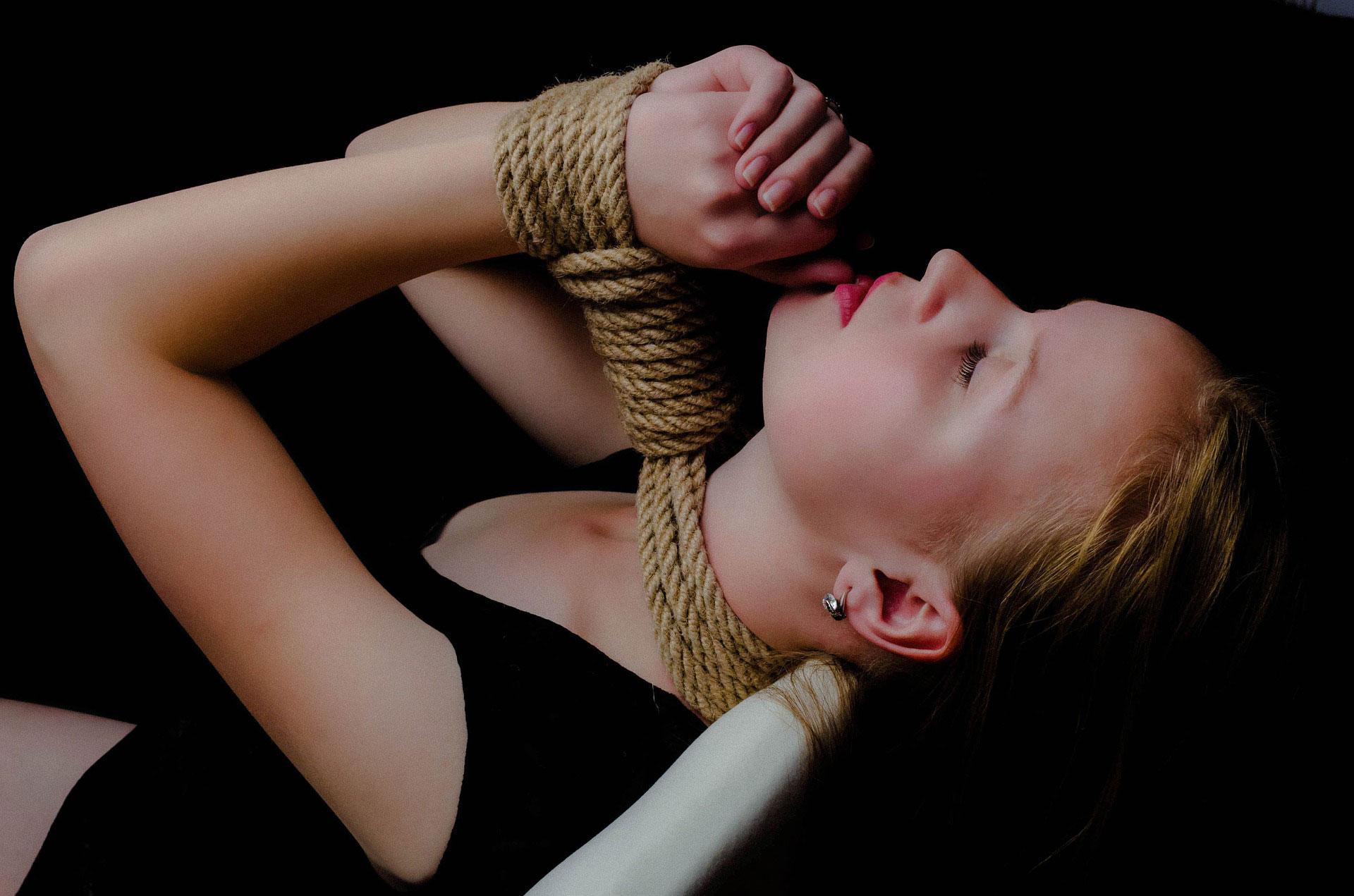 Cute girl is enjoying her ropes and layered nylons